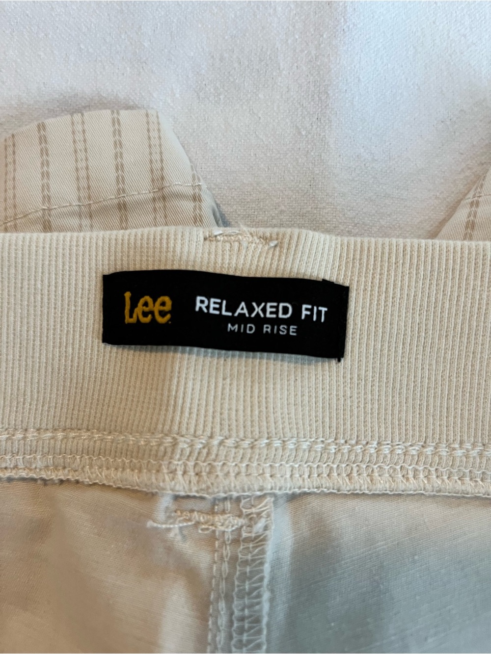 Lee Women’s Cream /Tan Striped Casual Mid Rise Waist 38” Size 18 Shorts NWT - Picture 3 of 11